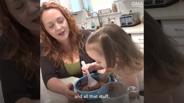 2-year-old goes viral for her hilarious diner routine l GMA смотреть онлайн