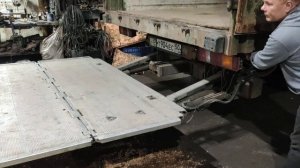 Продаю гидроборт книжка 2.45*2.2 метра грузоподъёмность 2.5 тонны. цена 150000р