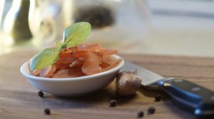 Вкусная бастурма с чесноком и перцем