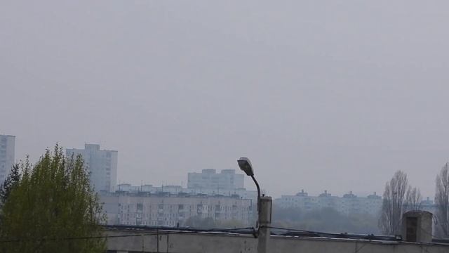 Гарь в Харькове 19 апреля 2020 на Пасху - всё затянуто дымом с дурным запахом от горящего пластика смотреть онлайн