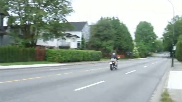 Riding Honda Bros on Sunday morning смотреть онлайн