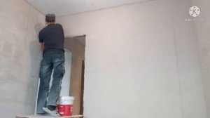 Шпаклёвка стен двухметровым правилом смесью Гросс Универсал