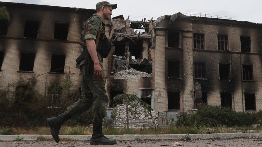 Военкор «Известий» показал, как разведчики работают в Донбассе в кромешной тьме