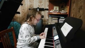 Ходит зайка. Учусь играть на фортепиано