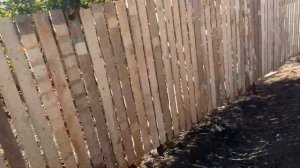 Забор из штакетника: крепление досок, обзор