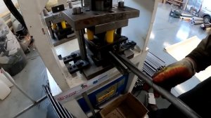 Станок для сплющивания трубы. Пресс 100 тонн. Матрицы  25 / 32 / 40 мм.