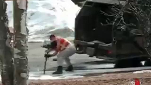 Trash man flips out because trash can is packed too tight смотреть онлайн