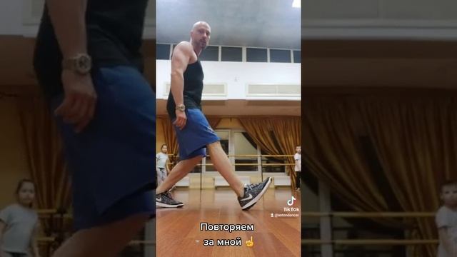 УРОК ШАФЛ КАК НАУЧИТЬСЯ ТАНЦЕВАТЬ SHUFFLE DANCE / РАЗБОР БАЗОВЫХ ДВИЖЕНИЙ ТАНЦА ИЗ ТИК ТОК 2021.