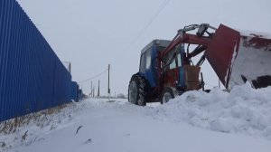Чистка снега на Т 40 куном и ковшом.Т40 не завелся.