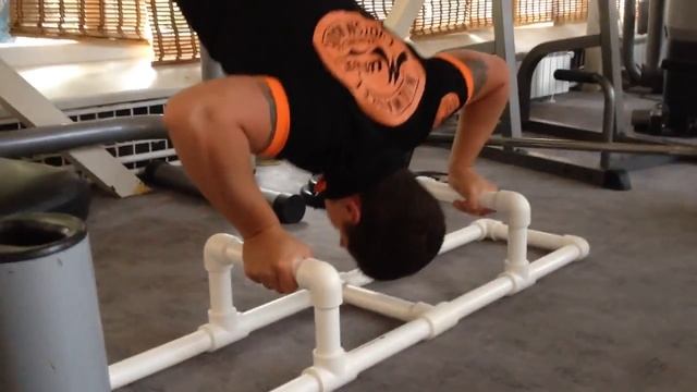 Брусья из полипропиленовых труб TEBO смотреть онлайн