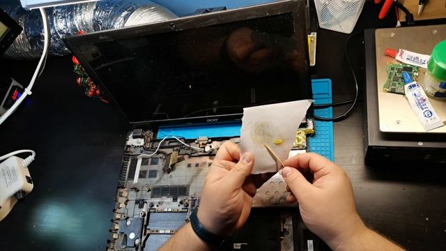 Восстановление петель и море эпоксидки в ноутбуке Acer смотреть онлайн