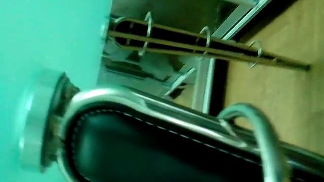 Стеклянный стол круглый,матовое стекло.
