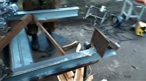 Раскол дров механическим дровоколом