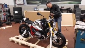 _unboxing _BMW R nine T 2021