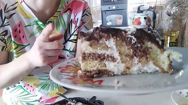 Сегодня выпечка. Пирог с сыром, сосиски в тесте, яблочный пирог. Очень вкусно ? смотреть онлайн