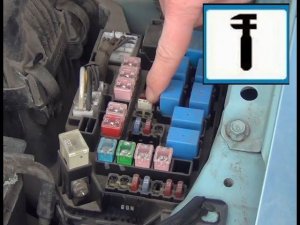 Замена предохранителя прикуривателя в Hyundai Getz.