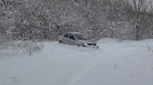 На пузотерке по глубокому снегу. Renault Logan