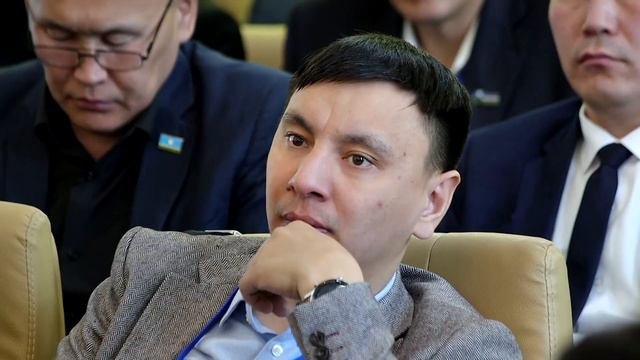 Сахамин Афанасьев провел круглый стол на тему смотреть онлайн