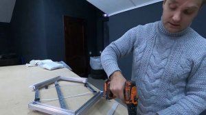 Как вклеить светодиодную ленту в угол световой линии