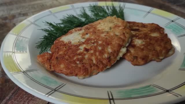 Оладушки из куриной грудки. Чизбургер с куриными оладушками.