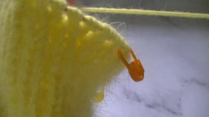 ВЯЖЕМ ШАПКУ УЗОРОМ ПЫШНАЯ РЕЗИНКА ИЗ ПРЯЖИ ПУХ НОРКИ.