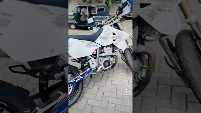 #viewsonnewchannel #subscribe #karanna #drz #400cc #drzewa #4000hourswatchtime #4k_status #drz400sm смотреть онлайн