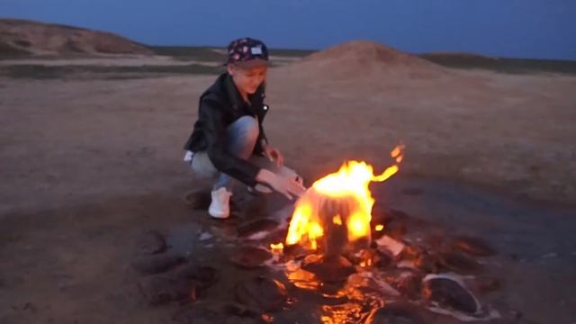 Горящая скважина, Калмыкия, Адык (2021.05.01) смотреть онлайн