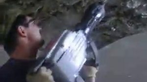 Работа отбойным молотком  М-25 Интерскол