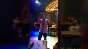 Бар Doski Пермь. Караоке Шуфутинский _Левый,Левый берег_.mp4