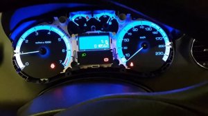 Осмотр приборной панели Пежо 308 с led тюнингом.