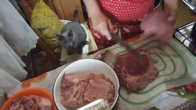 ??? Семейный влог. Гороховый супчик. Закупка мяса. Жарим мясо . смотреть онлайн