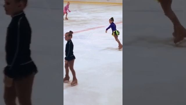 Разминка Ниночки перед выступлением на соревнованиях смотреть онлайн