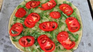 Пицца с рукколой и моцареллой