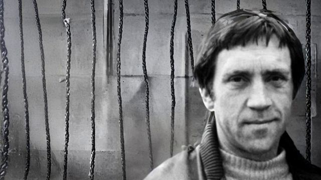 Владимир Высоцкий - Сиреневый туман над зоной проплывает(AI cover) смотреть онлайн