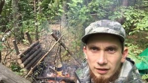 Палатка в лесу. Кемпинг на двоих. Испытание палатки на прочность