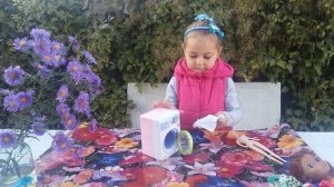 Распаковываем игрушечную стиральную машинку