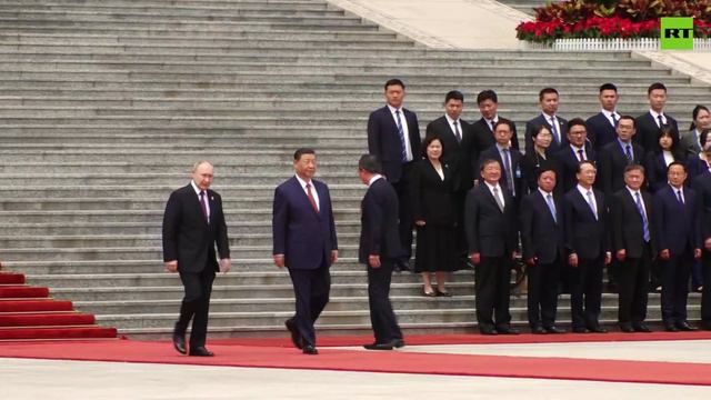 Прибытие Путина к Дому народных собраний в Пекине