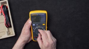 Fluke 15B+ Digital Multimeter Opening, Testing & Review