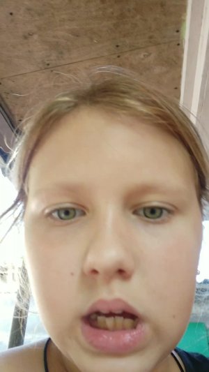 гуляю с куклой на коляске