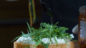 БРУСКЕТА с вялеными томатами и сыром "ШЕВР"