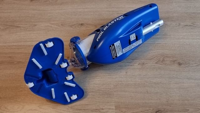 Как почистить дно бассейна? Ручной водный пылесос - Watertech Pool Blaster Max!