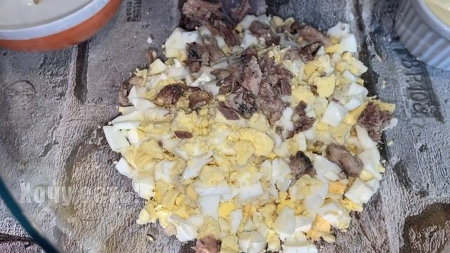 ВКУСНЫЙ САЛАТ ИЗ ДОСТУПНЫХ ПРОДУКТОВ. Дешево, вкусно и быстро смотреть онлайн