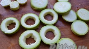Кружочки кабачков с фаршем на сковороде