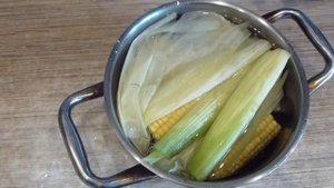 Как варить кукурузу початках в кастрюле