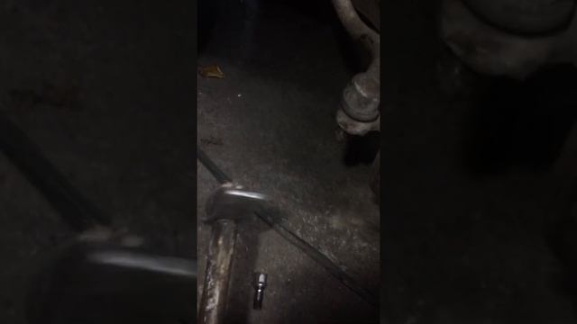 Снятие рулевых тяг, рулевых наконечников, шаровых без съемника.
