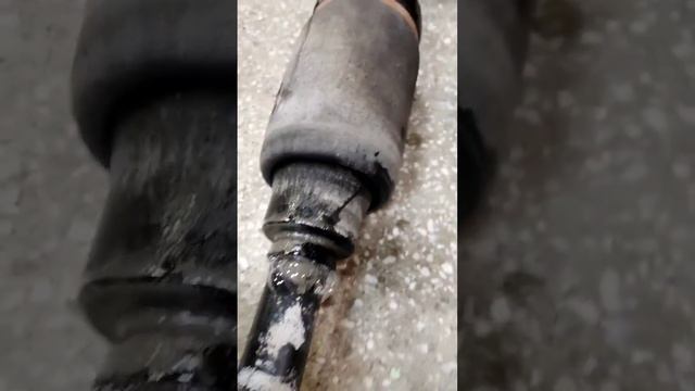 Пневмостойка на Mercedes W164 перед. Дует из под резинки