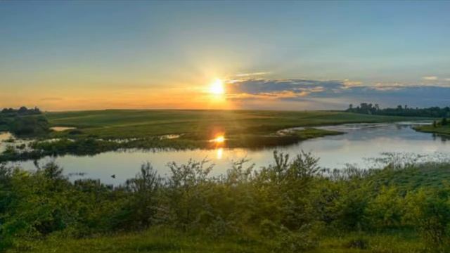 Сегодня Бог проснулся утром рано.