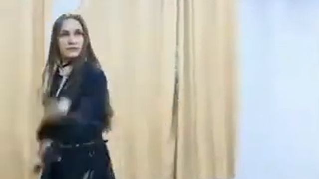 Девушка танцует казачий танец с шашками 360p смотреть онлайн