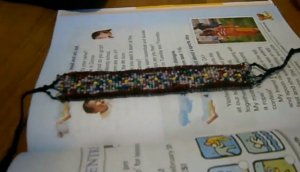 Как плести закладки из бисера для книг.