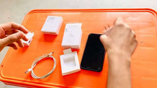 Apple 20 watt fast charger | usb type C cable. смотреть онлайн